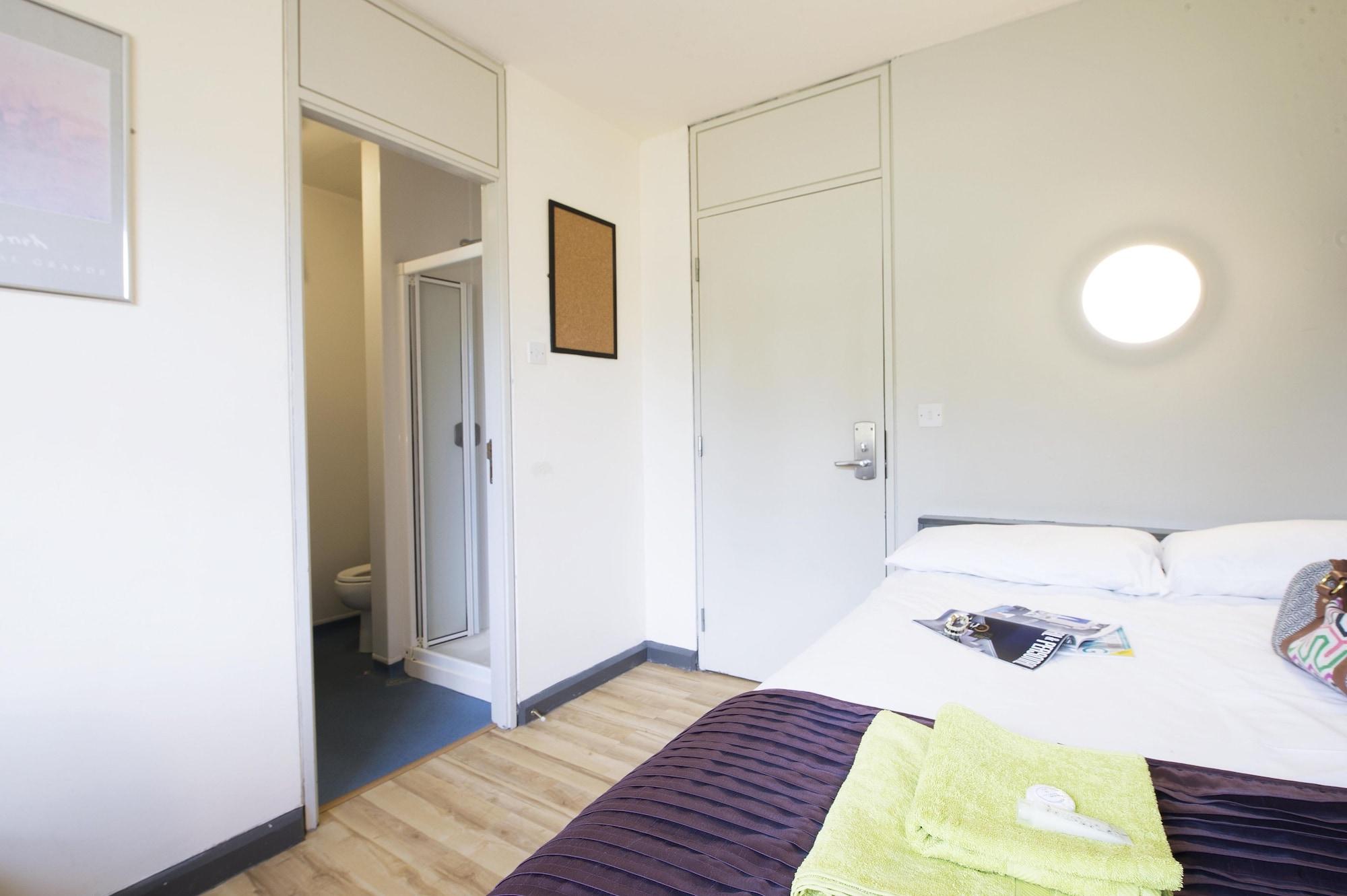 Corrib Village Rooms University Of גלוואיי מראה חיצוני תמונה