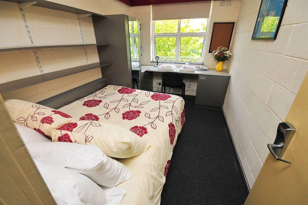 Corrib Village Rooms University Of גלוואיי מראה חיצוני תמונה