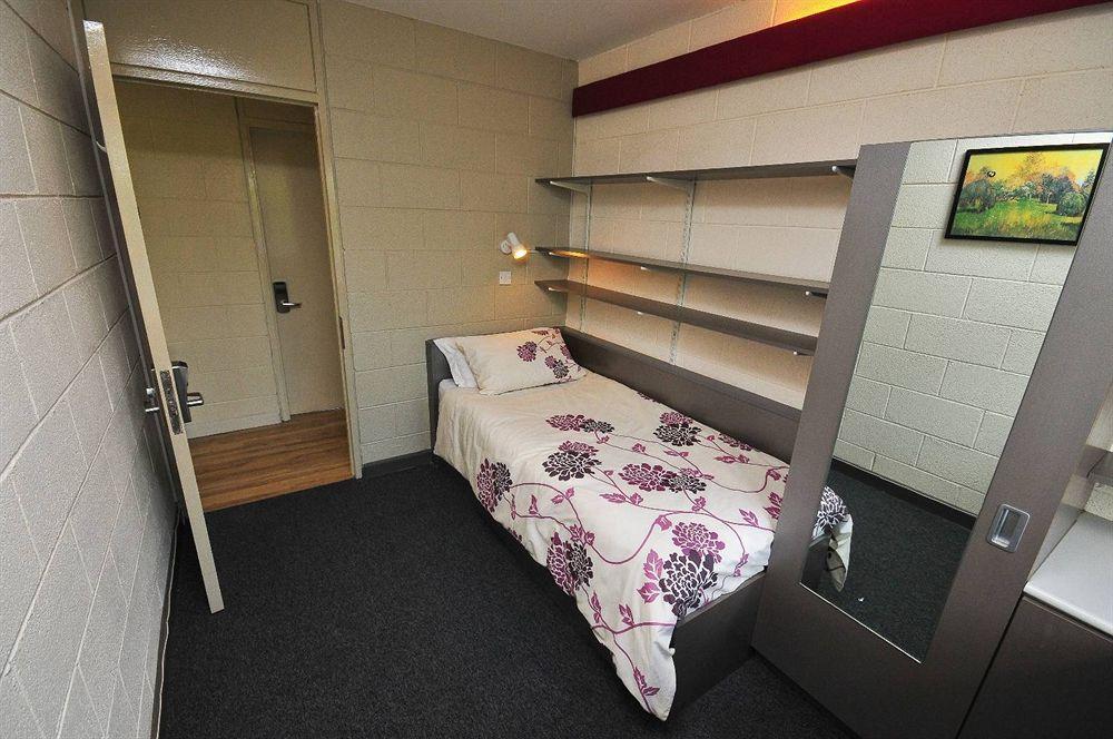 Corrib Village Rooms University Of גלוואיי מראה חיצוני תמונה