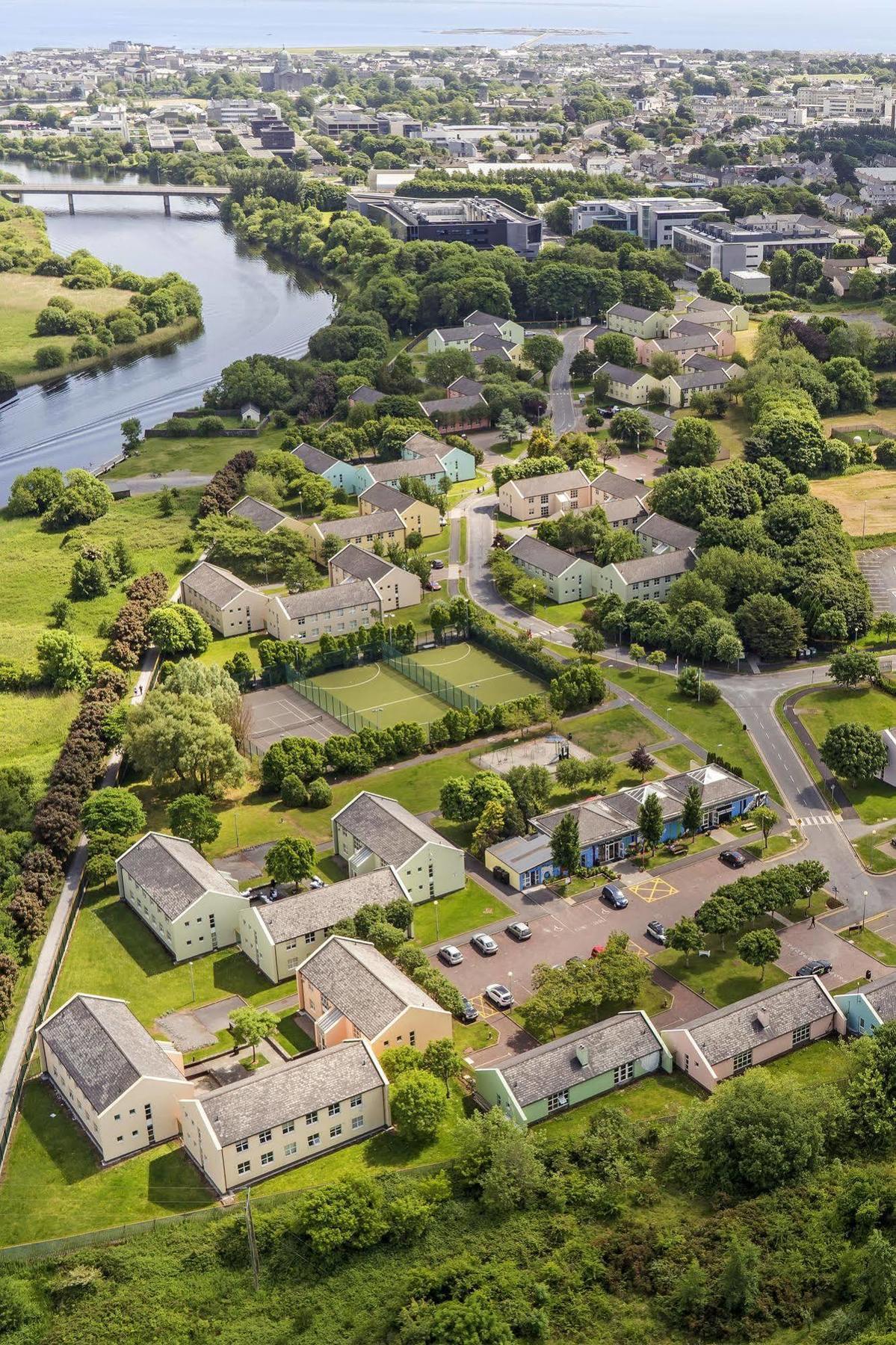 Corrib Village Rooms University Of גלוואיי מראה חיצוני תמונה