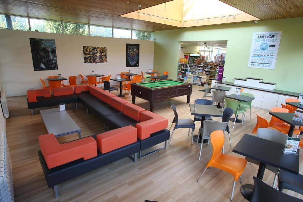 Corrib Village Rooms University Of גלוואיי מראה חיצוני תמונה
