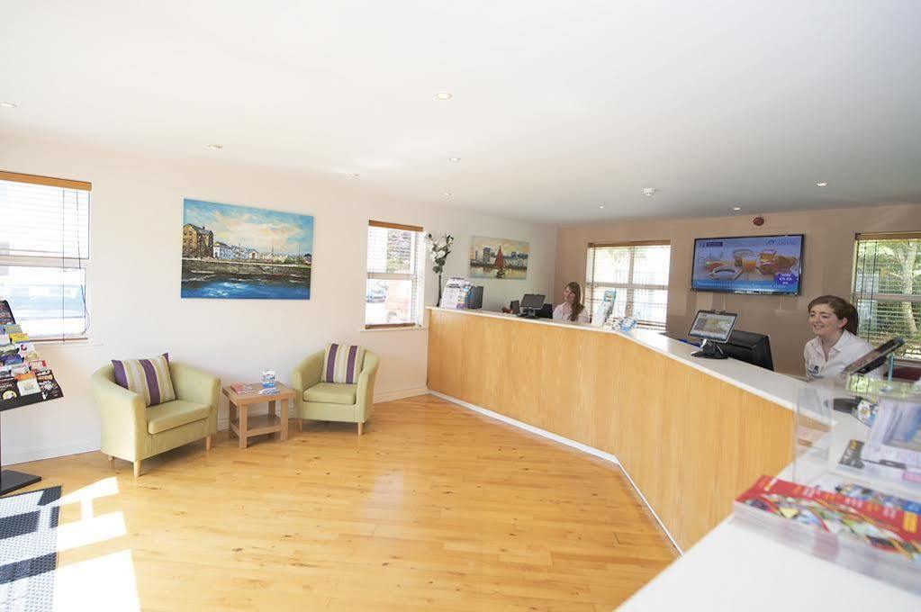 Corrib Village Rooms University Of גלוואיי מראה חיצוני תמונה
